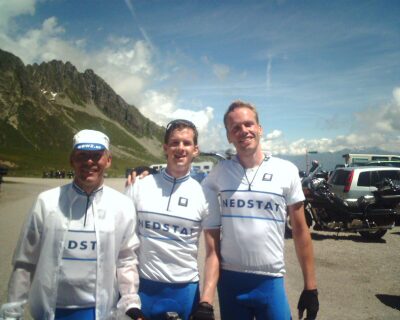 3 man op de top van de col de la Madeleine