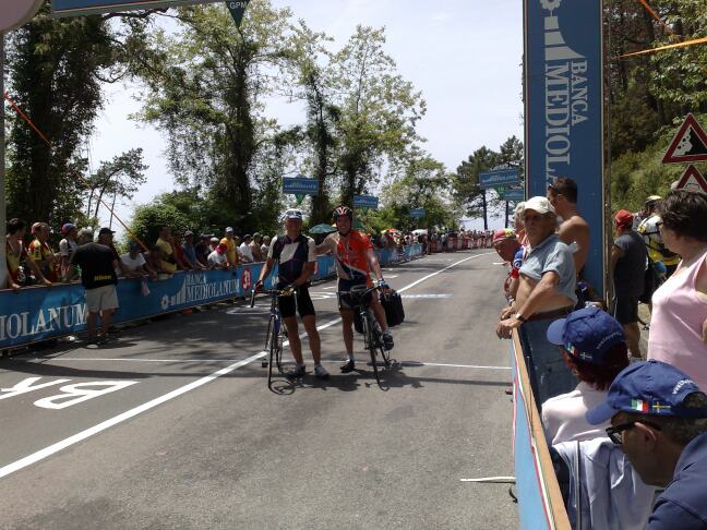 Arie en Mark op top Passo del Termine (2e klim tijdrit)