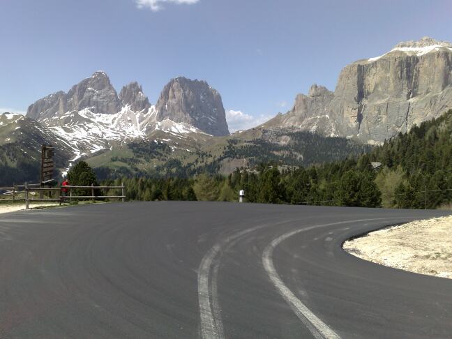 Op de passo Pordoi met uitzicht op het Sella massief
